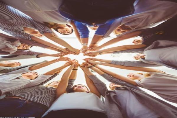 橄榄球：体育项目中的速度与力量对抗(图1)